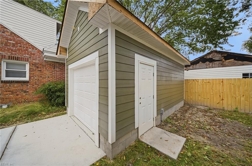 1046 Mapole Ave Property Photo 5