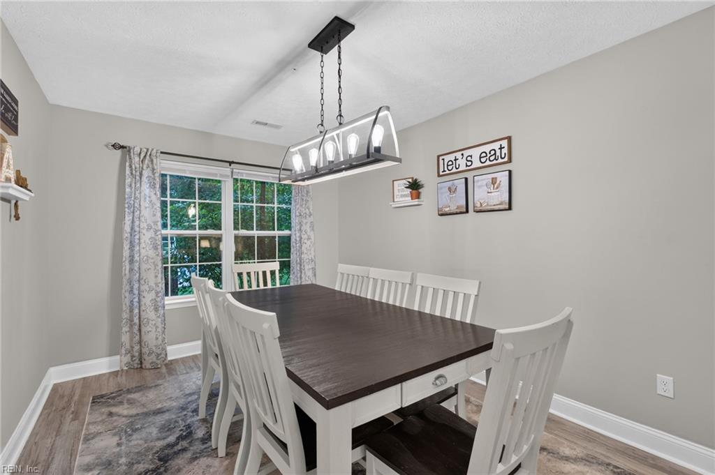 30 Meadow Creek Dr Property Photo 8