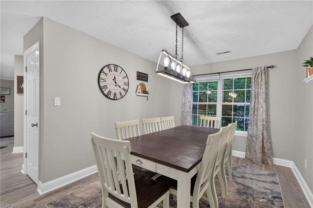 30 Meadow Creek Dr Property Photo 9