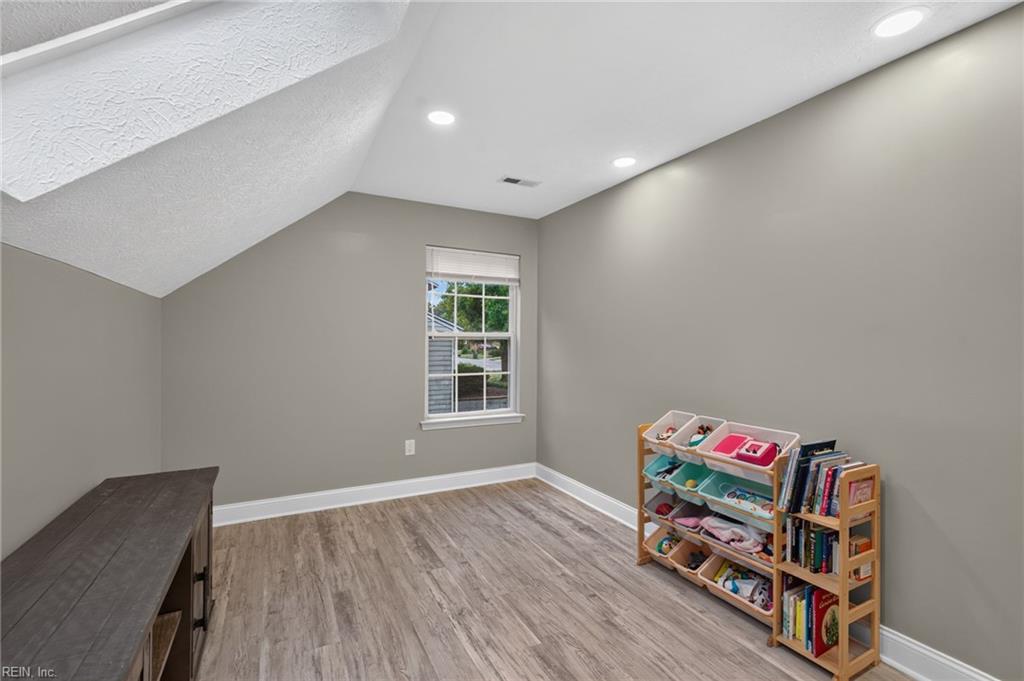 30 Meadow Creek Dr Property Photo 26