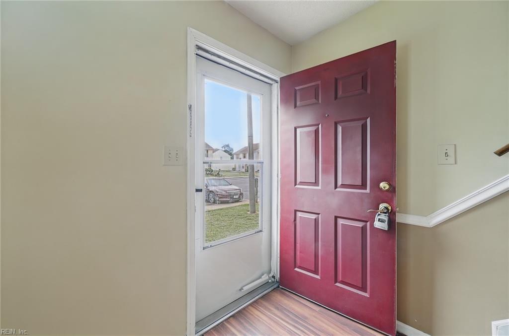 12 Saxony Pl Property Photo 4