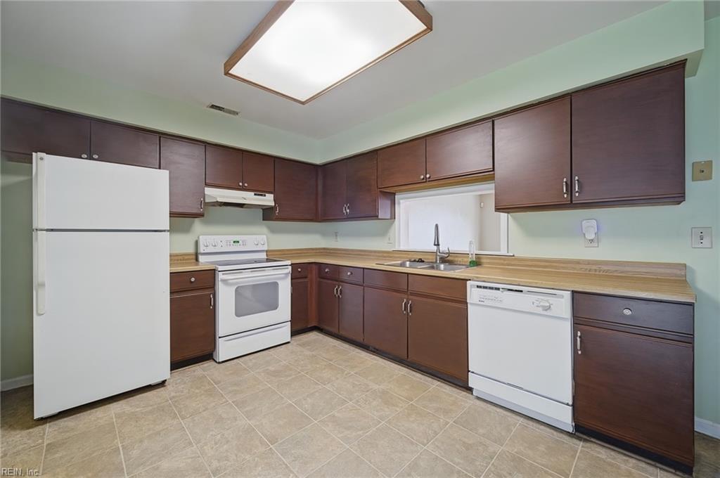 12 Saxony Pl Property Photo 7