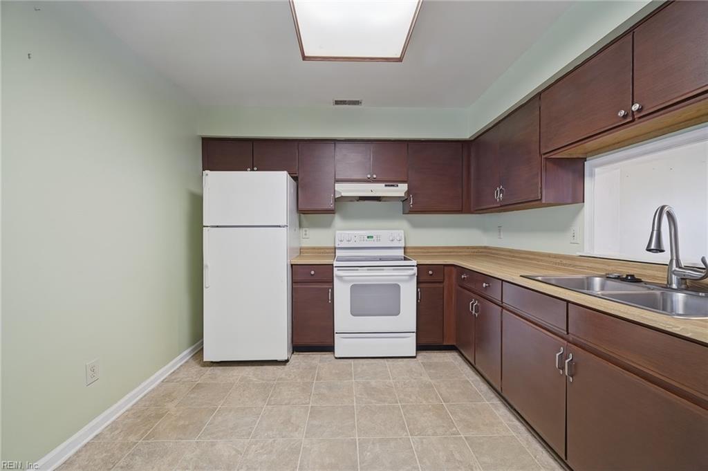 12 Saxony Pl Property Photo 9