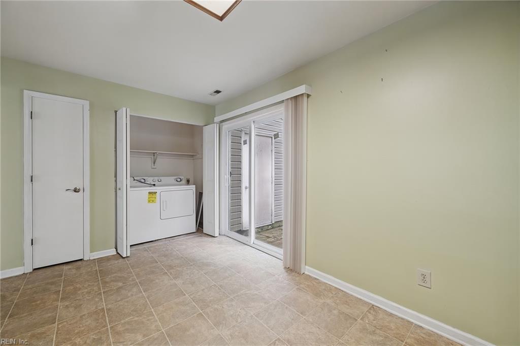 12 Saxony Pl Property Photo 10
