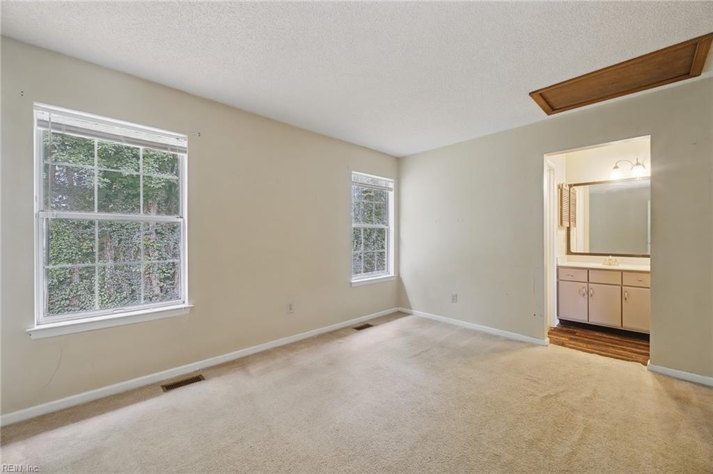 12 Saxony Pl Property Photo 11