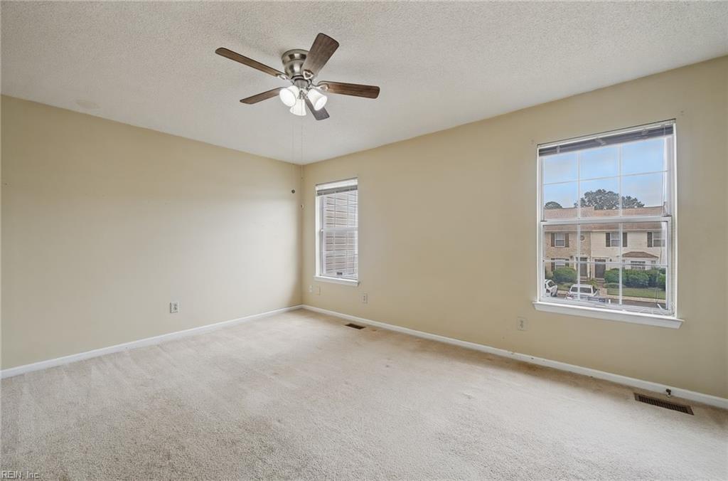 12 Saxony Pl Property Photo 13