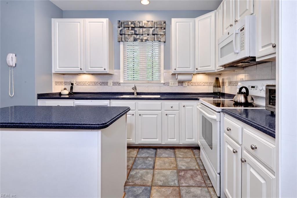 6864 Arthur Hills Dr Property Photo 3