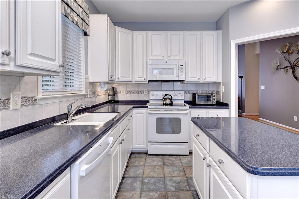 6864 Arthur Hills Dr Property Photo 12