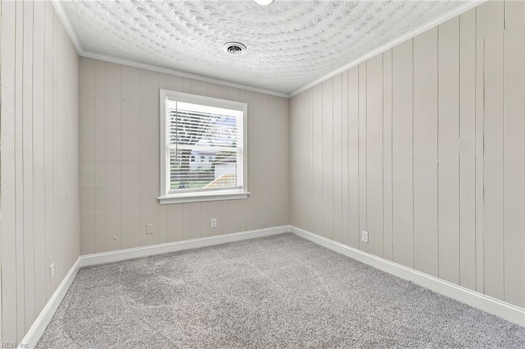 2449 Deerfield Cres Property Photo 11