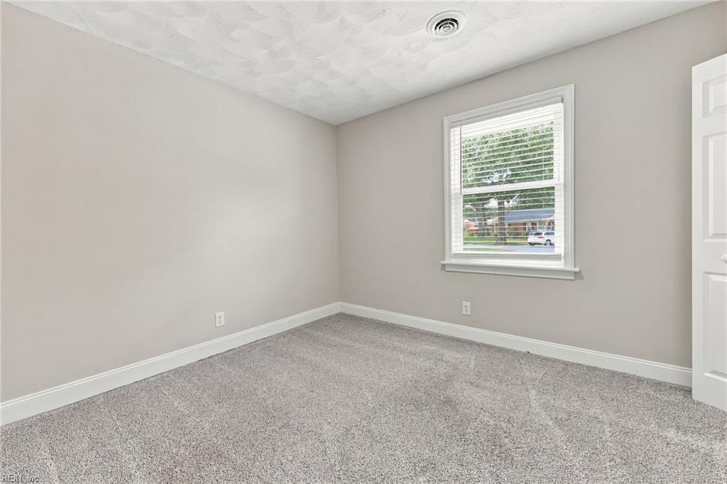 2449 Deerfield Cres Property Photo 13