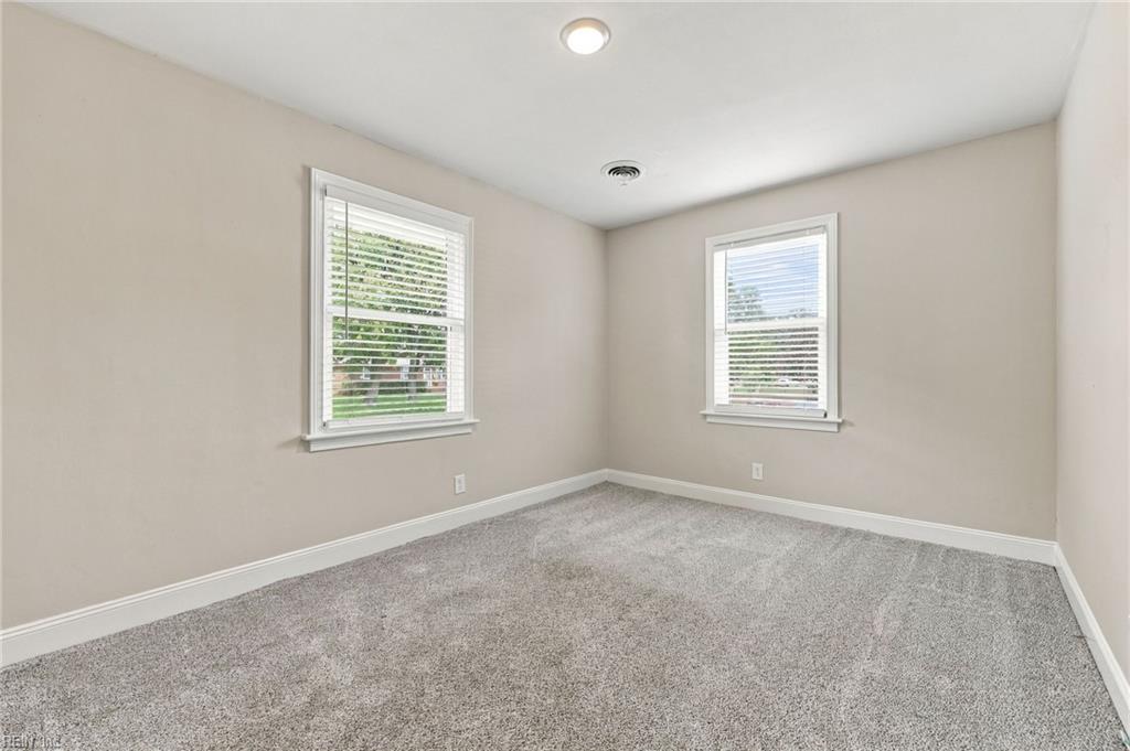 2449 Deerfield Cres Property Photo 14
