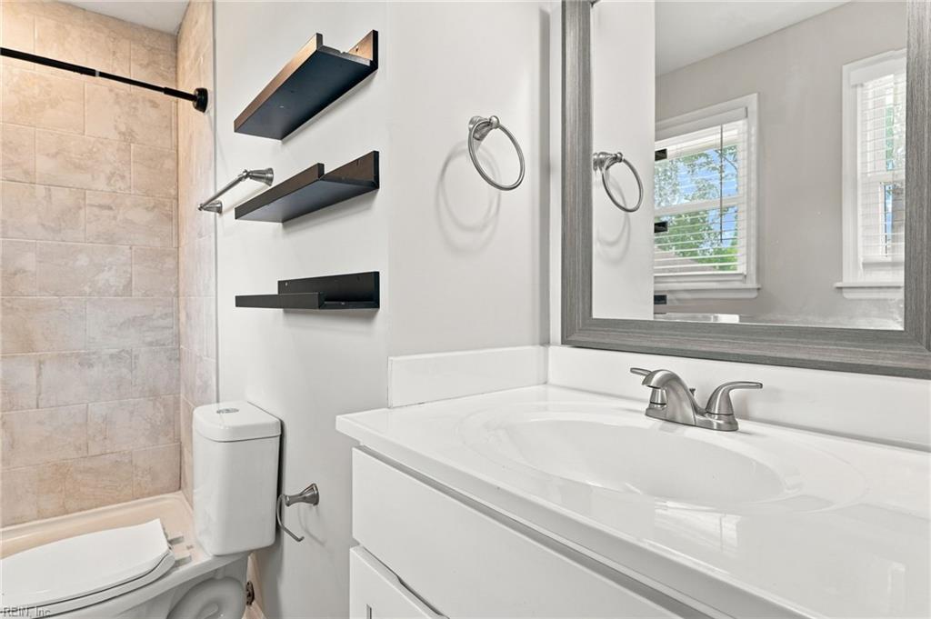 2449 Deerfield Cres Property Photo 21