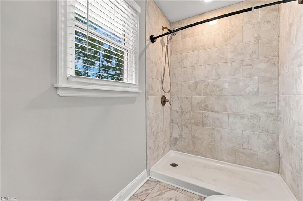 2449 Deerfield Cres Property Photo 22