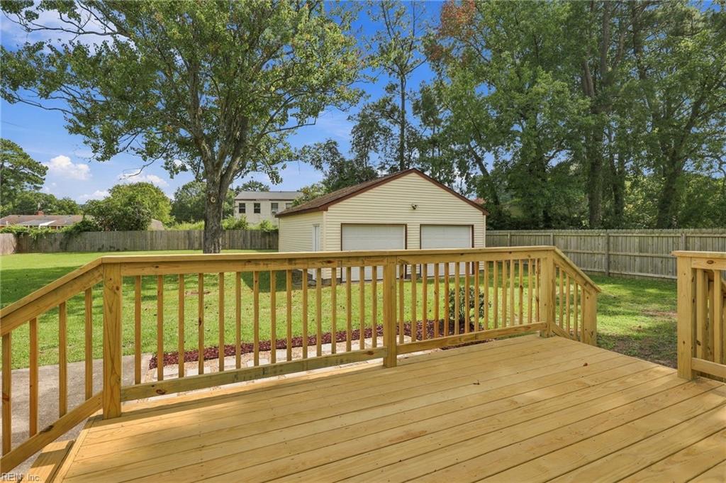 2449 Deerfield Cres Property Photo 23