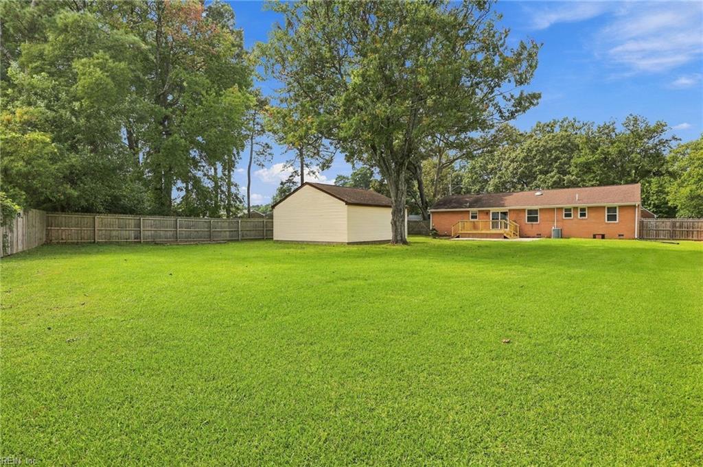 2449 Deerfield Cres Property Photo 27