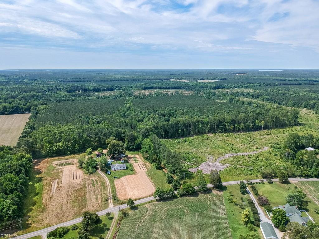 19041 The Glebe Ln Property Photo 8