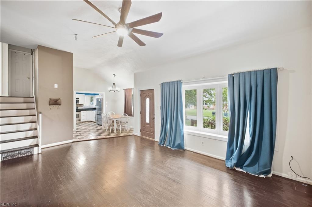 420 Pepper Mill Ln Property Photo 3