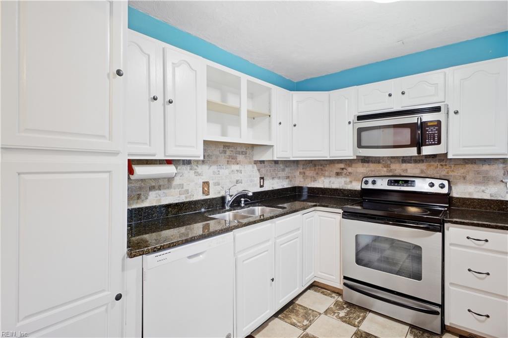 420 Pepper Mill Ln Property Photo 4