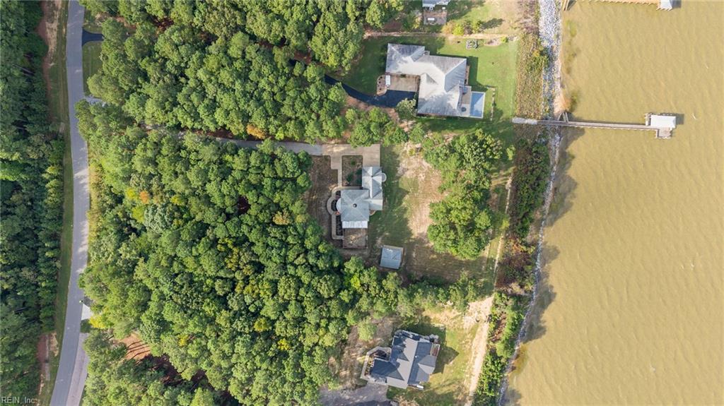 411 Lawnes Neck Dr Property Photo 2
