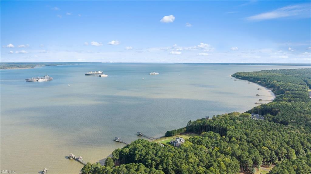 411 Lawnes Neck Dr Property Photo 3
