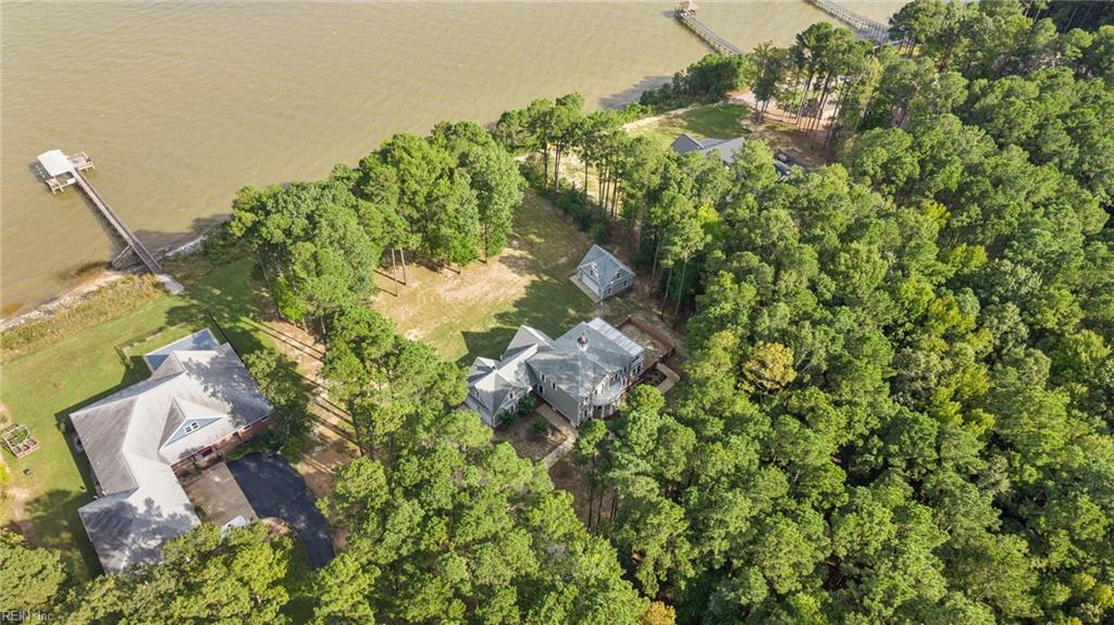 411 Lawnes Neck Dr Property Photo 4
