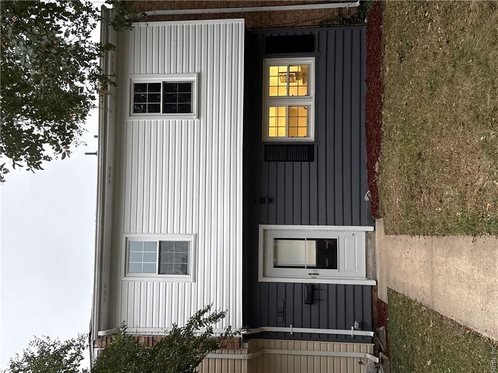 872 Westminster Ln Property Photo 1