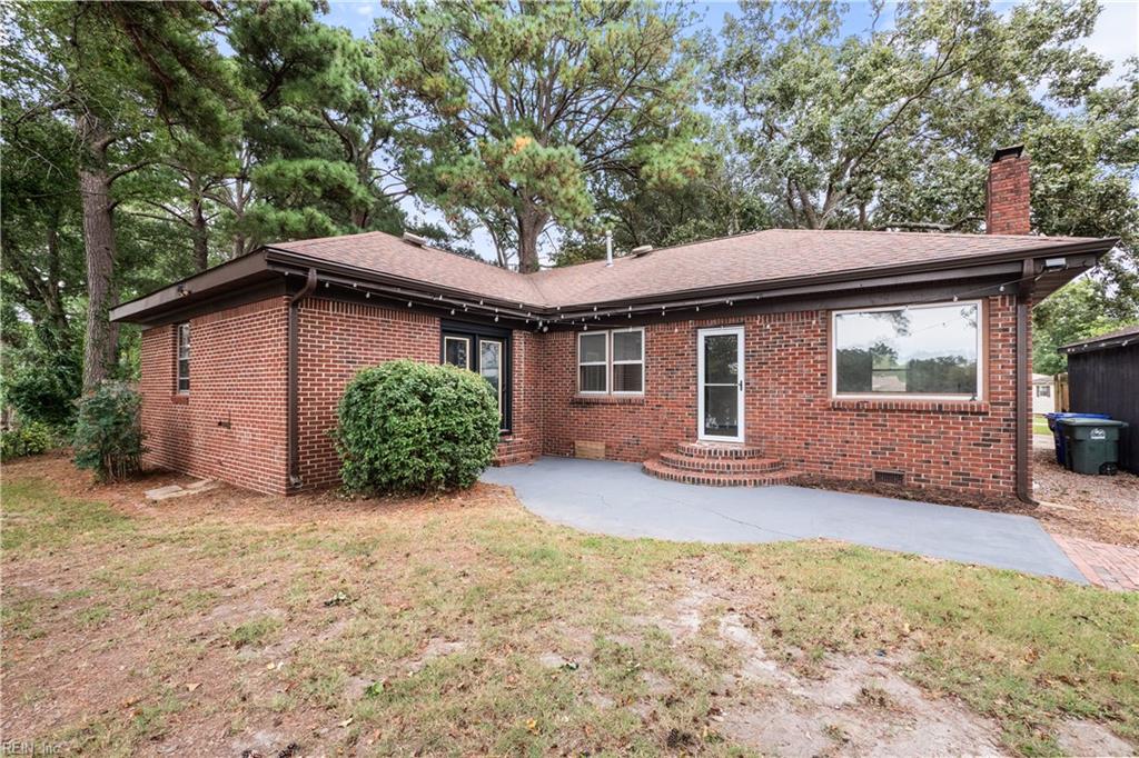 8801 Commodore Overlook Dr Property Photo 6