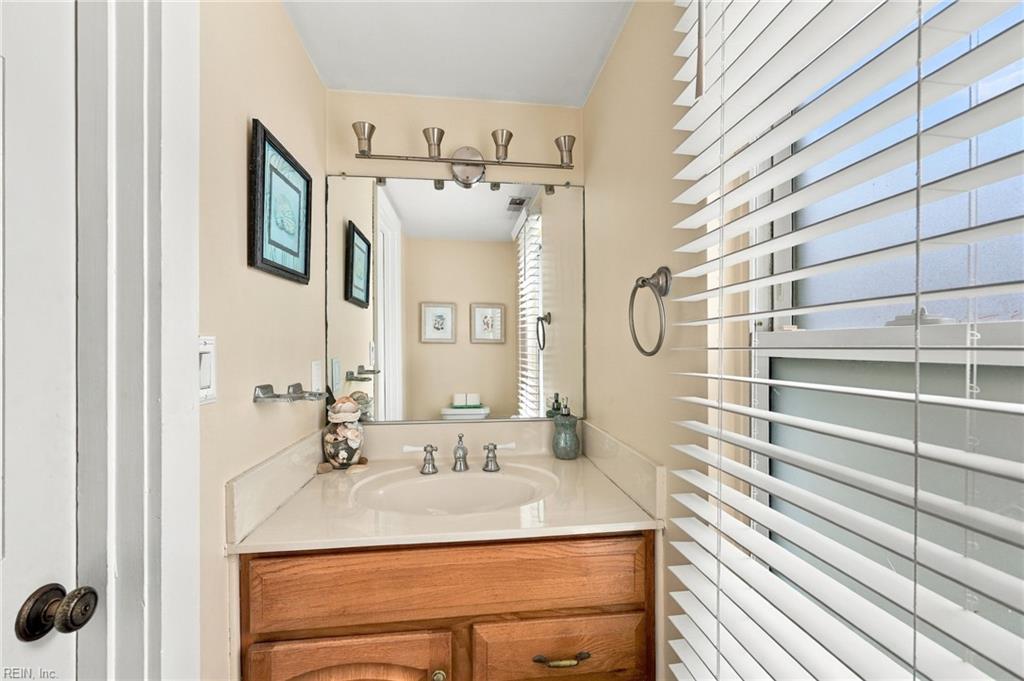 2545 Seaview Ave Property Photo 12