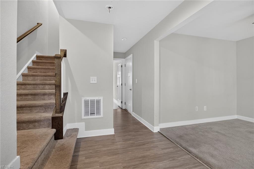 140 Spring Grove Way Property Photo 4
