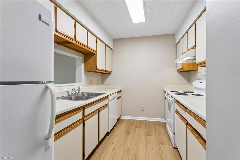 4090 Midlands Rd Property Photo 8