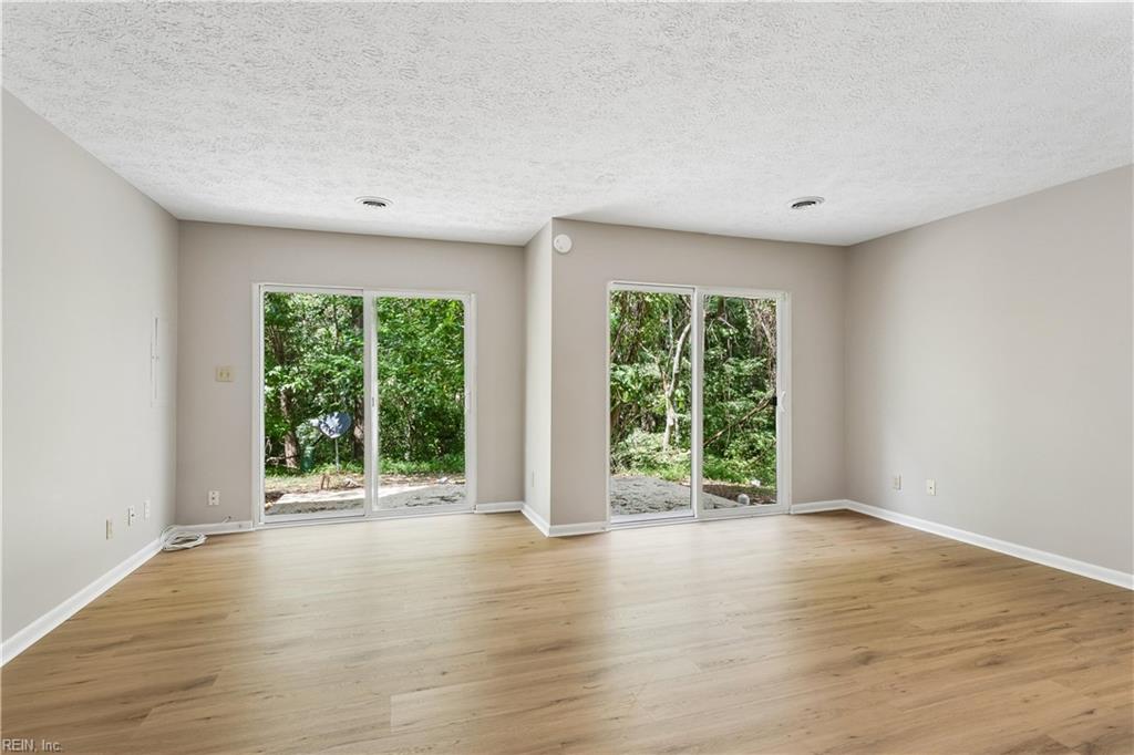 4090 Midlands Rd Property Photo 14
