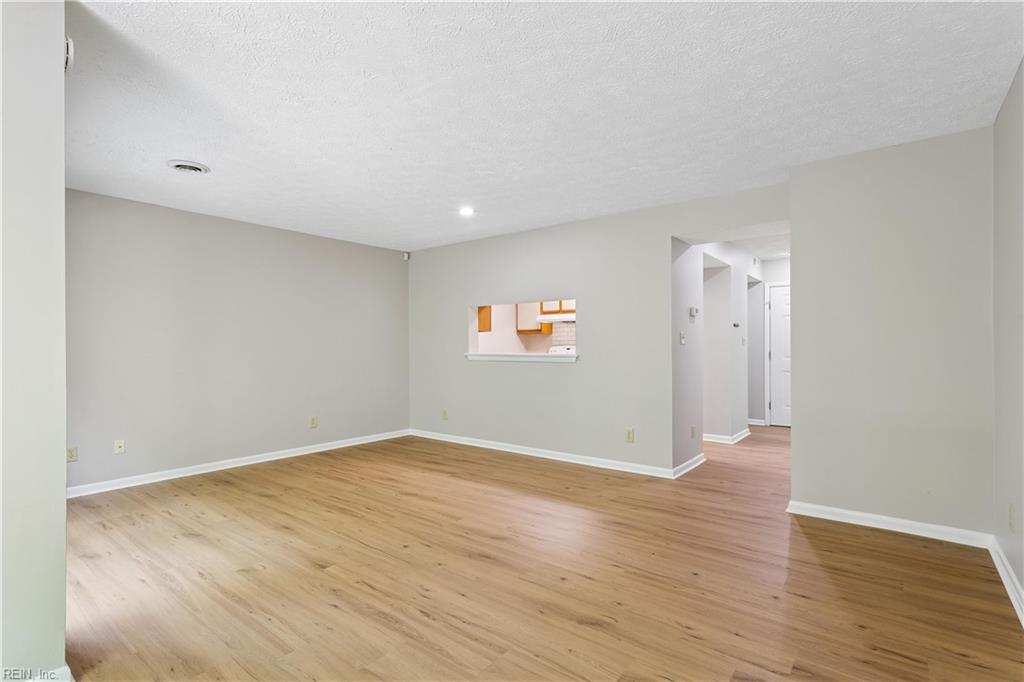 4090 Midlands Rd Property Photo 15
