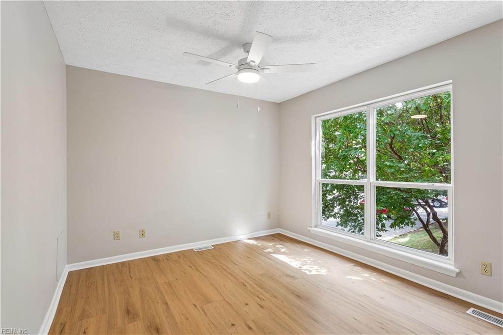4090 Midlands Rd Property Photo 17