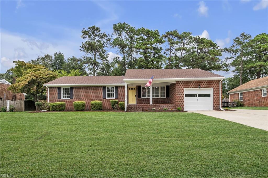2821 Meadow Wood Dr E Dr Property Photo 2