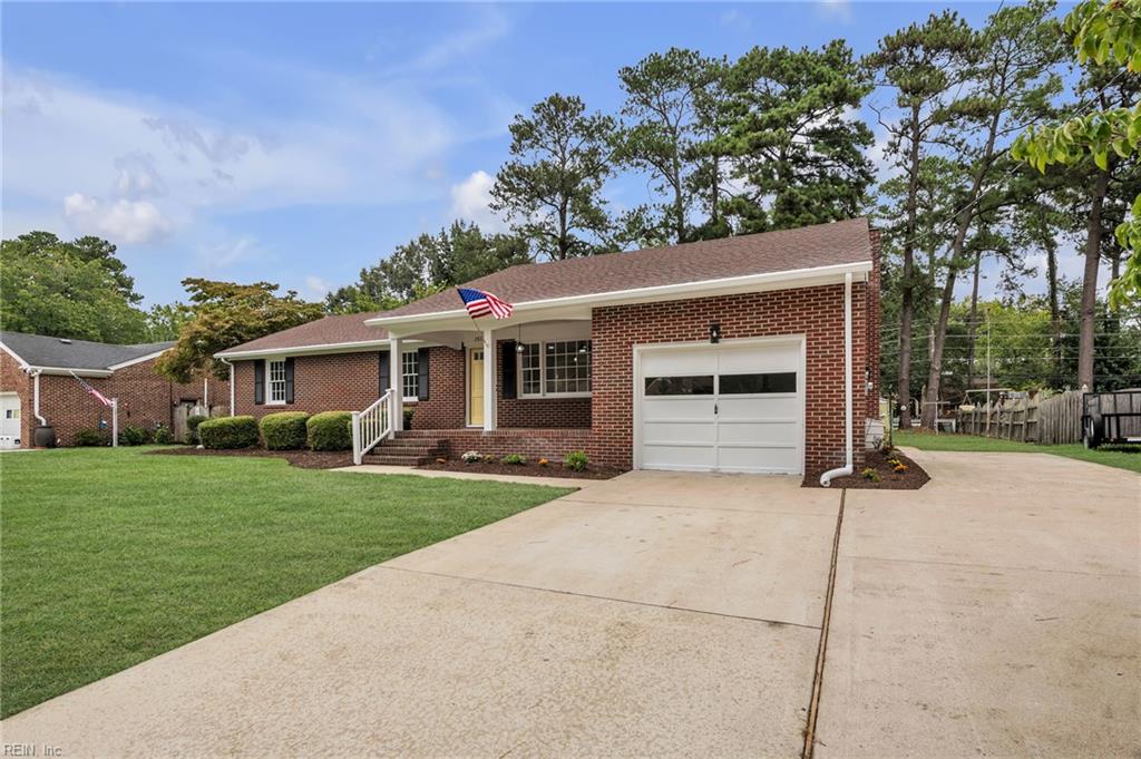 2821 Meadow Wood Dr E Dr Property Photo 3