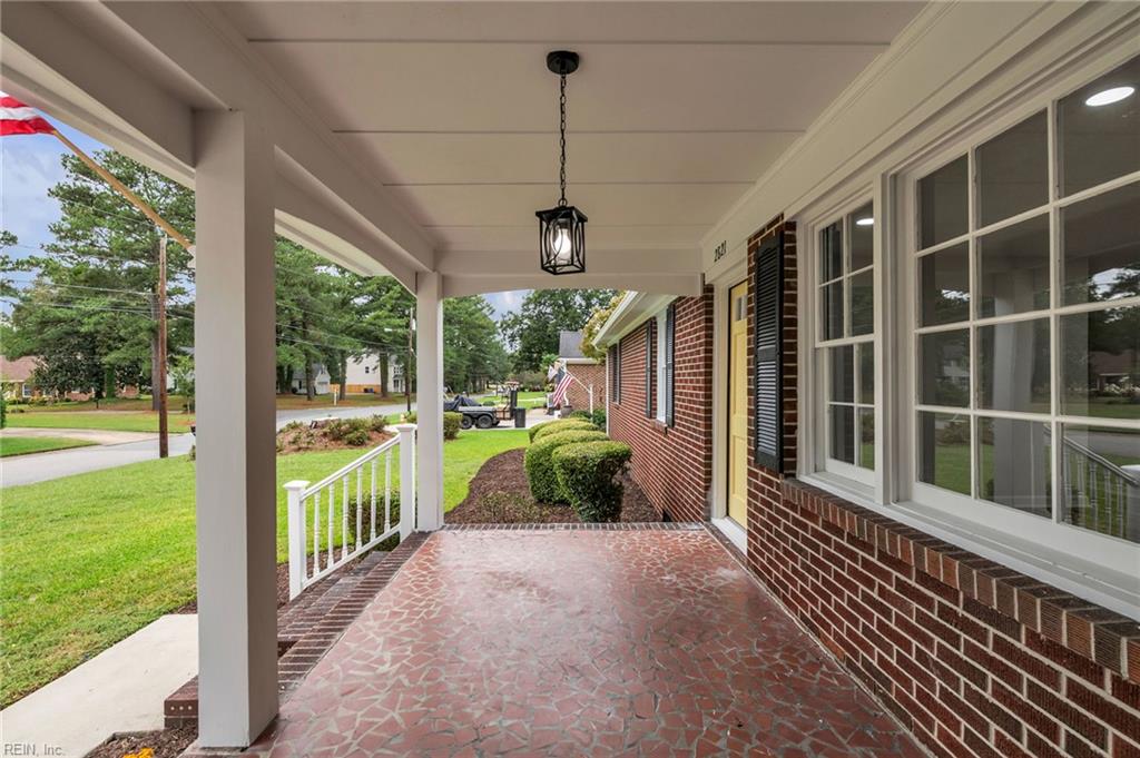 2821 Meadow Wood Dr E Dr Property Photo 6