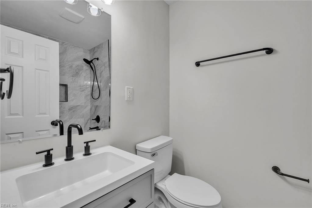 2821 Meadow Wood Dr E Dr Property Photo 24