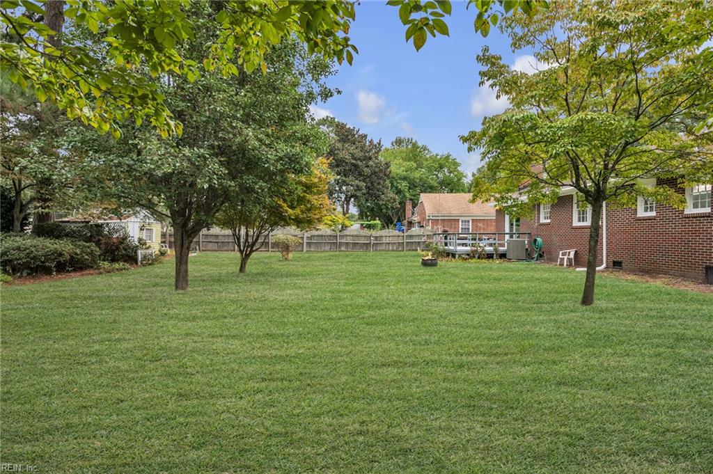 2821 Meadow Wood Dr E Dr Property Photo 37