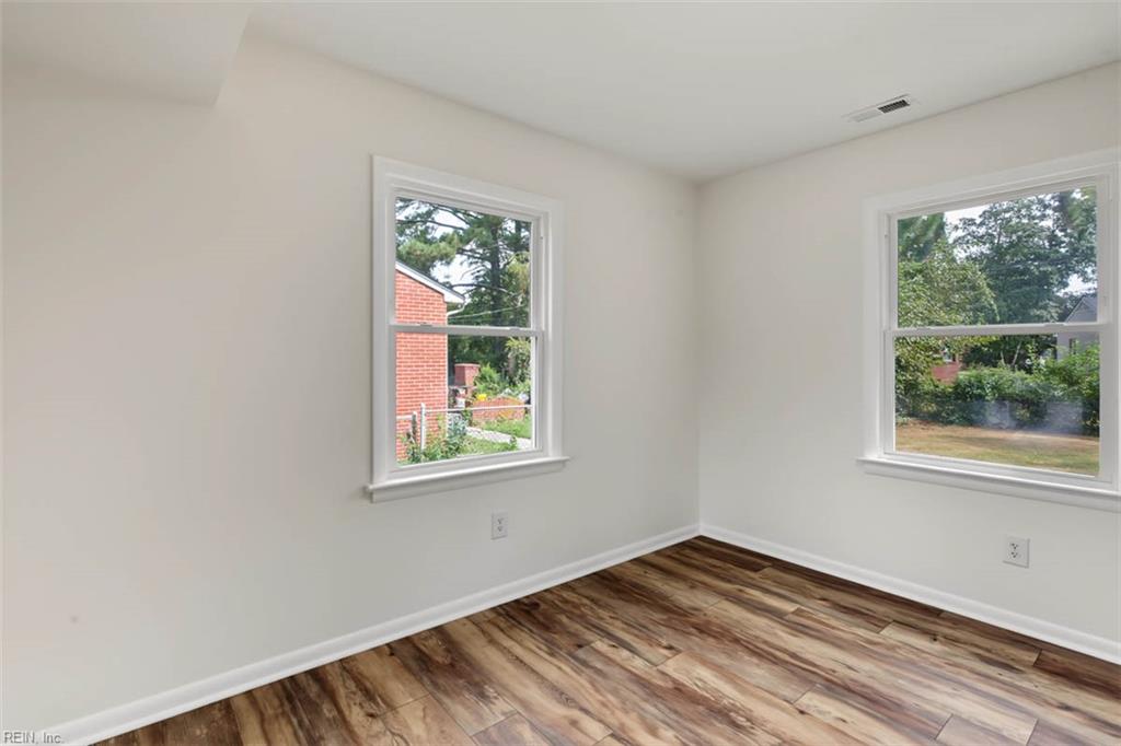 806 Milford Ave Property Photo 15