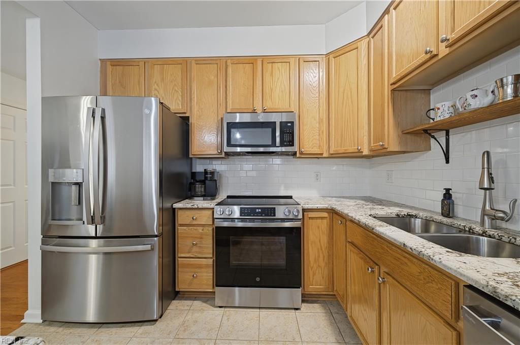 100 Alanna Ct Property Photo 10