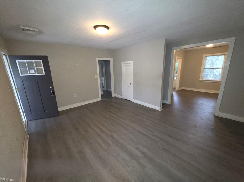 2744 Mapleton Ave Property Photo 3