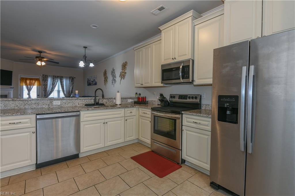 2825 Estella Way Property Photo 7