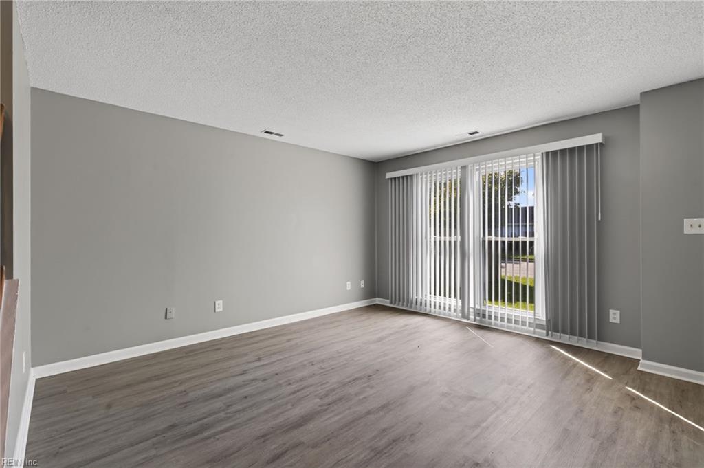 5504 Landings Crst Property Photo 5