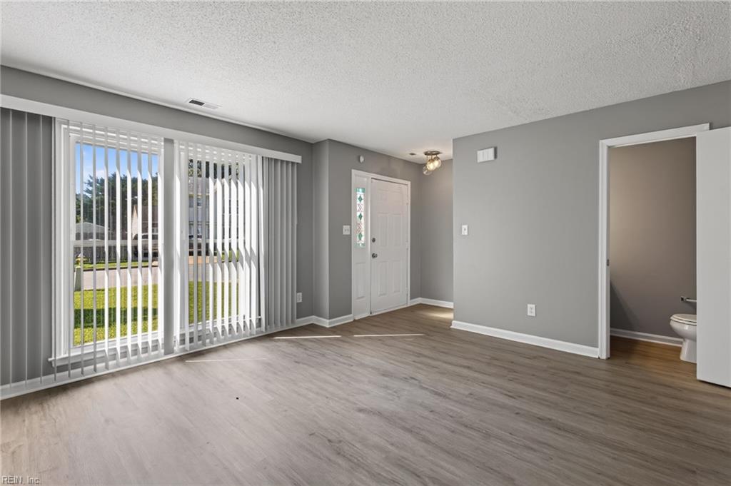 5504 Landings Crst Property Photo 6