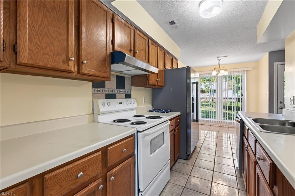 5504 Landings Crst Property Photo 7
