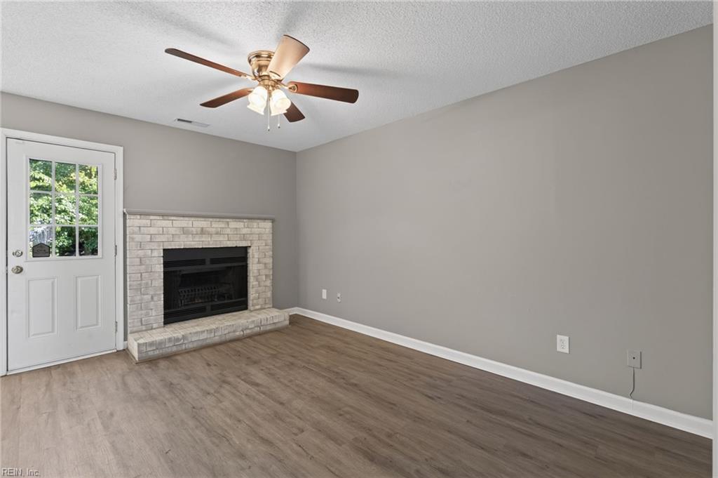 5504 Landings Crst Property Photo 7