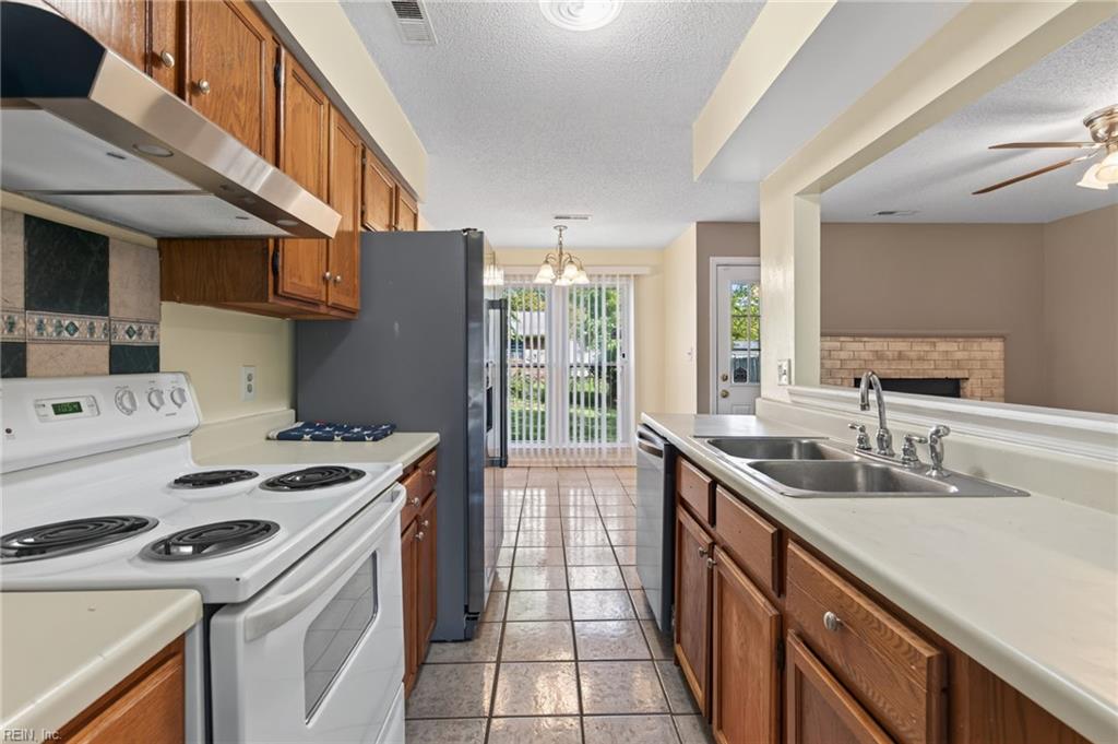 5504 Landings Crst Property Photo 8