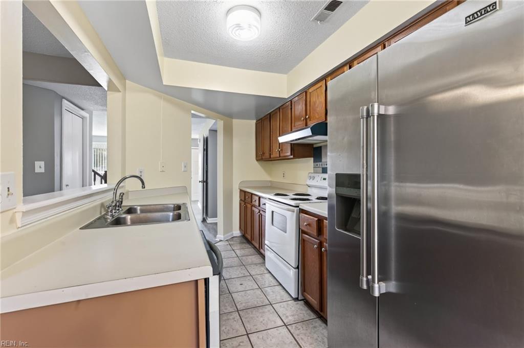 5504 Landings Crst Property Photo 9