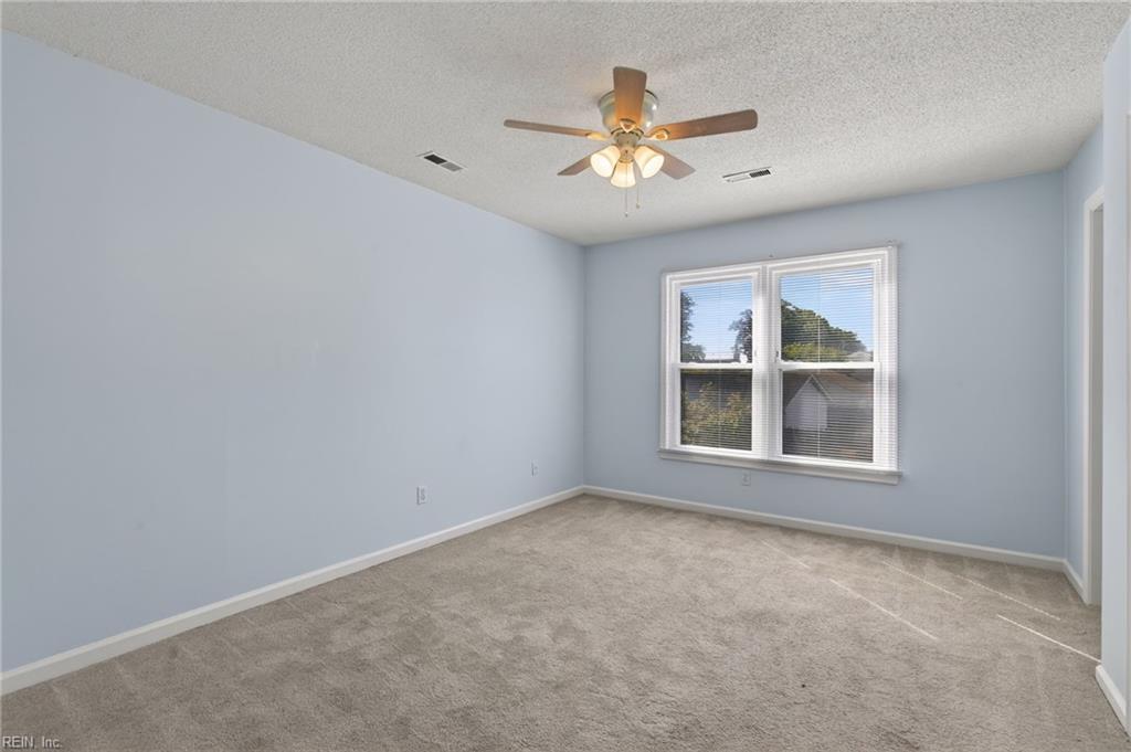 5504 Landings Crst Property Photo 13