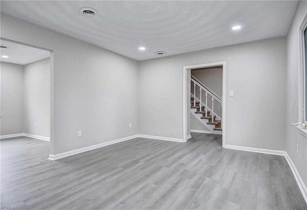 700 Hemlock Cres Property Photo 11